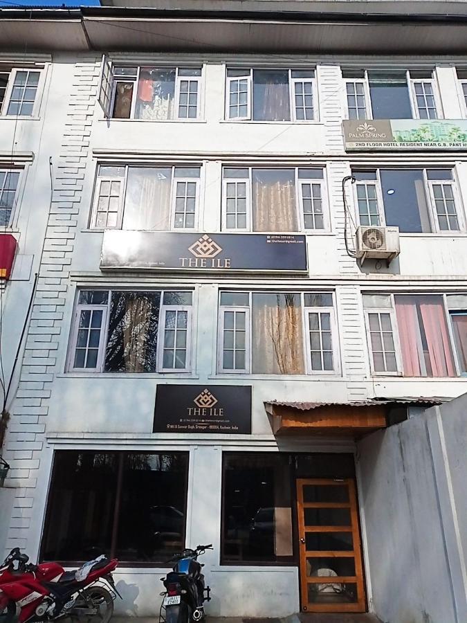The Ile Hotel Srīnagar Buitenkant foto